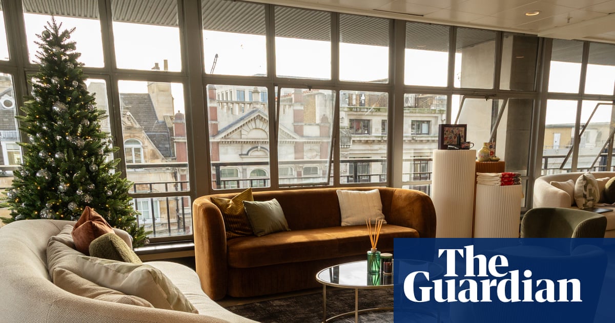 John Lewis Unveils Exclusive VIP Lounge at Oxford Street Location Featuring Complimentary Drinks and Massages – Mirror Brief